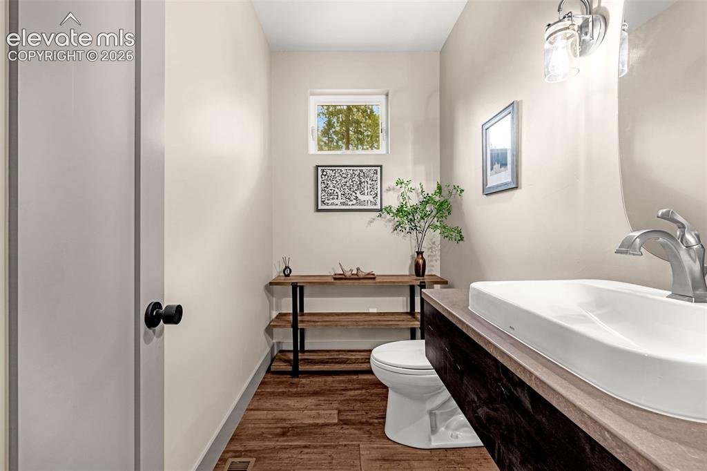 Image 26 of 48: Bathroom