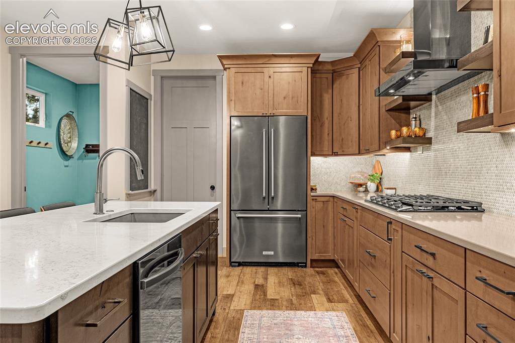 Image 7 of 48: Kitchen