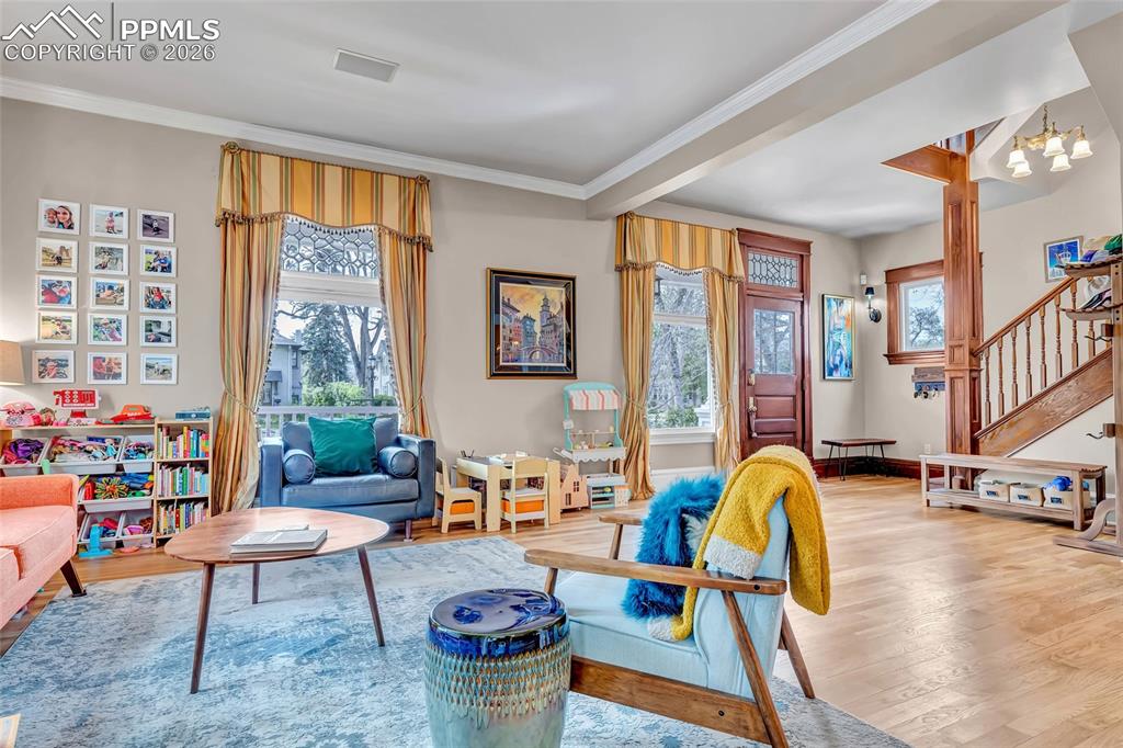 Image 10 of 50: Parlor