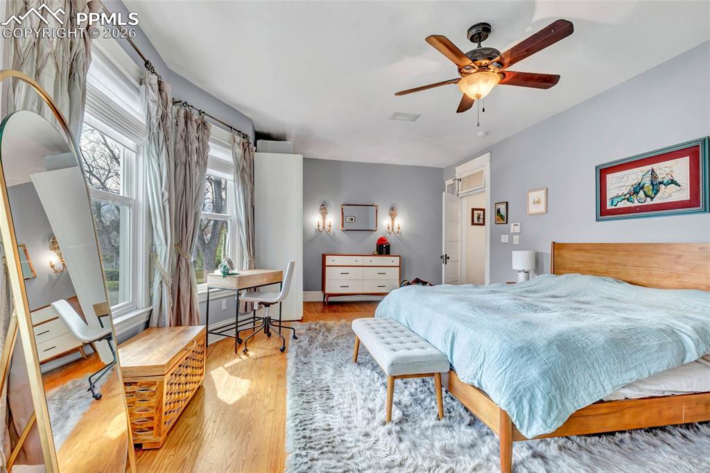 Image 17 of 50: Primary En Suite