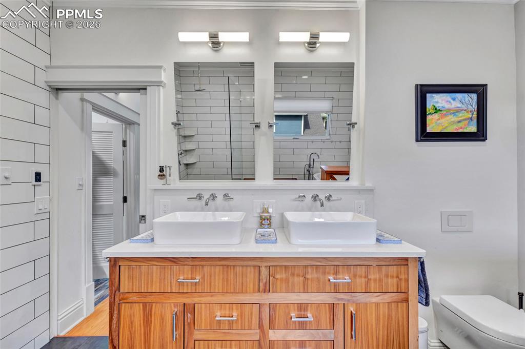 Image 18 of 50: Fully remodeled 5 Piece Primary Bath 