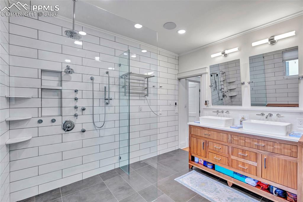 Image 20 of 50: Spa-like Bathroom