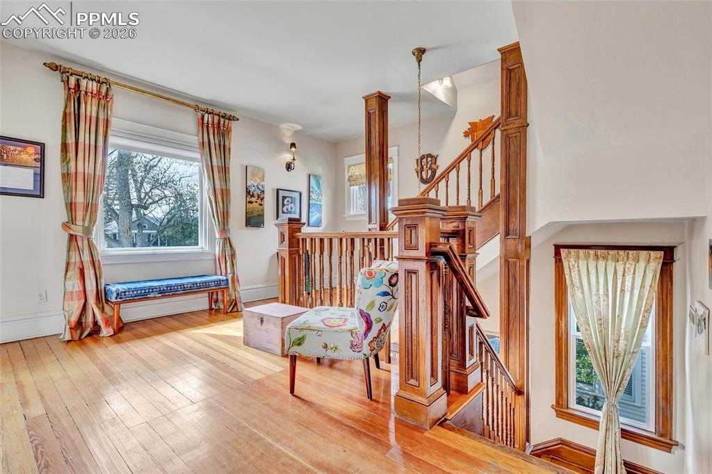 Image 23 of 50: Second Floor Landing