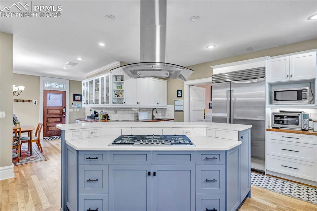 Image 4 of 50: Newly updated Kitchen