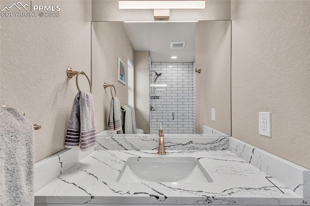 Image 46 of 50: Bathroom