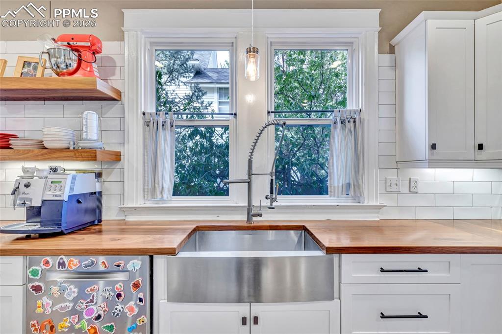 Image 5 of 50: Classic design 