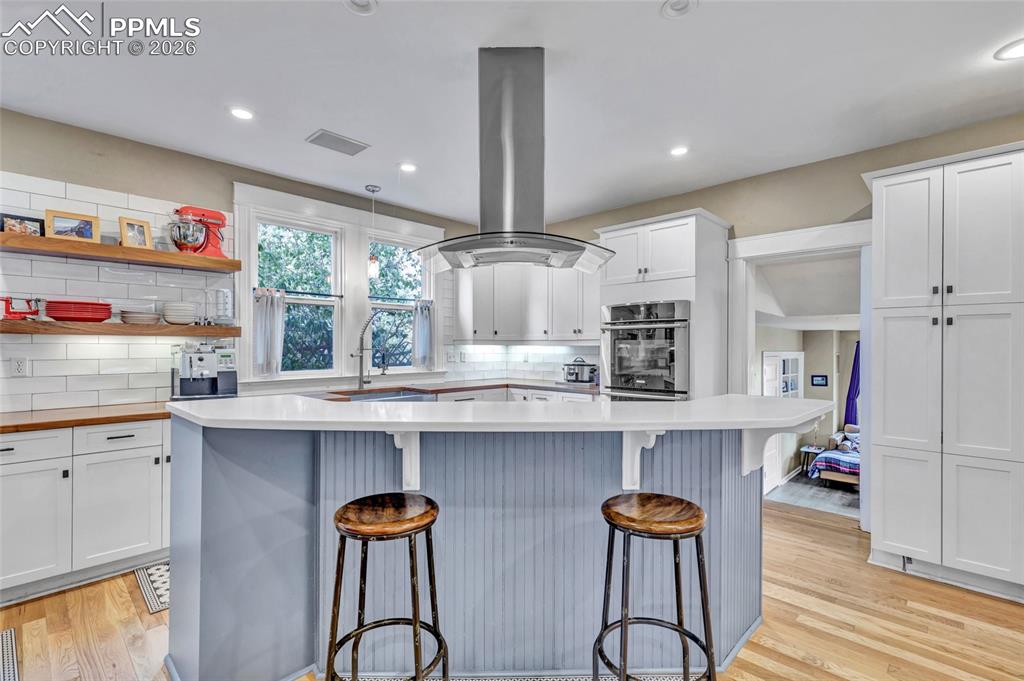 Image 6 of 50: Light filled Kitchen