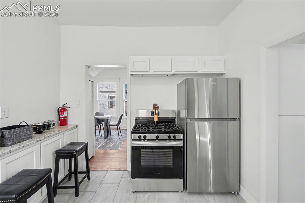 Image 22 of 43: Kitchen