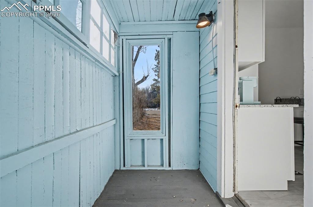 Image 5 of 43: Entry