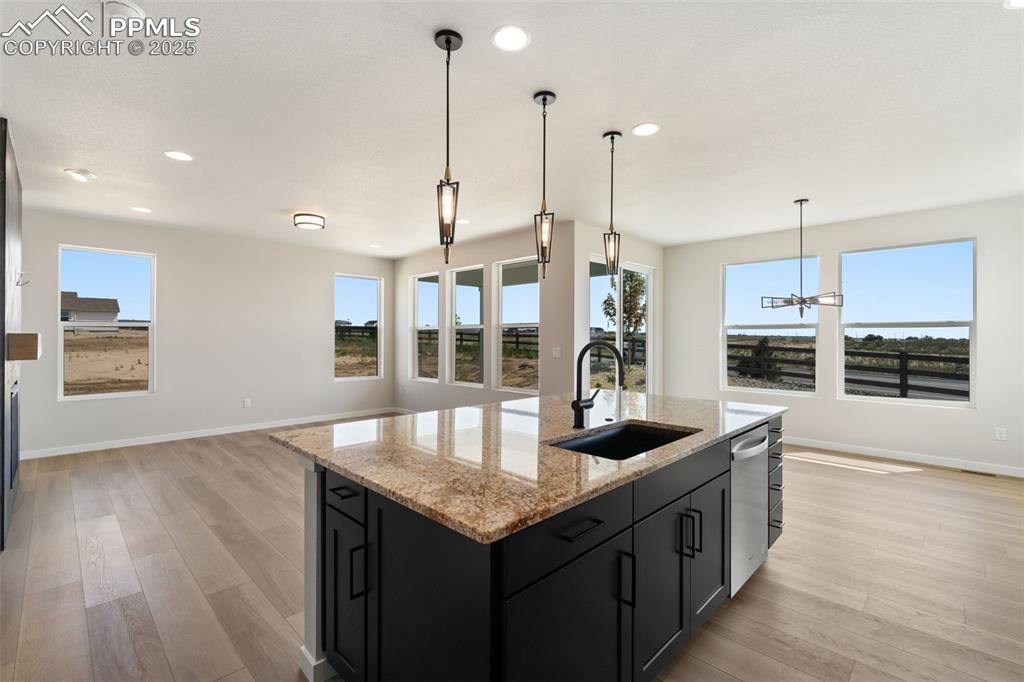 Image 12 of 50: Kitchen