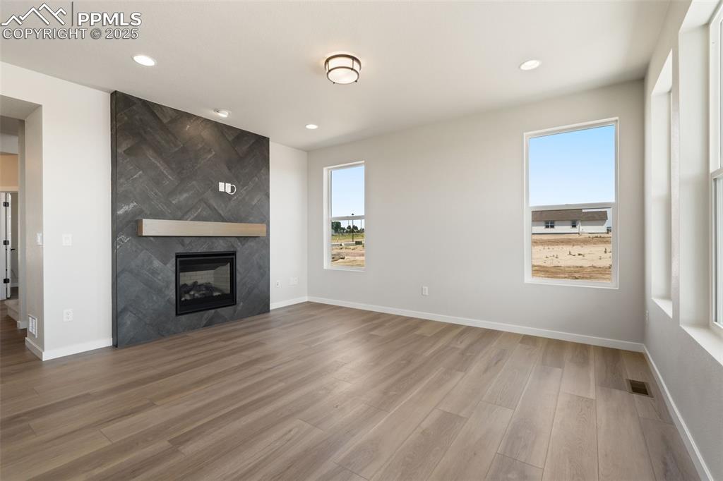 Image 14 of 50: Living Room