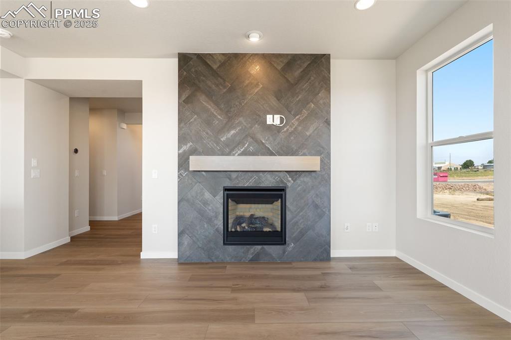 Image 15 of 50: Living Room