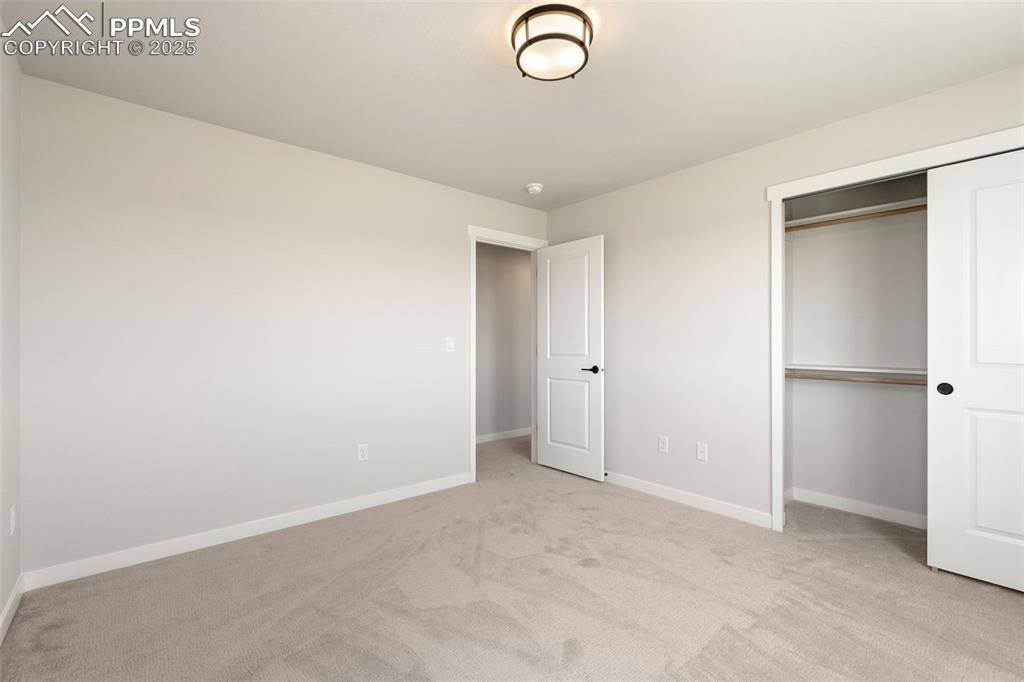 Image 40 of 50: Bedroom