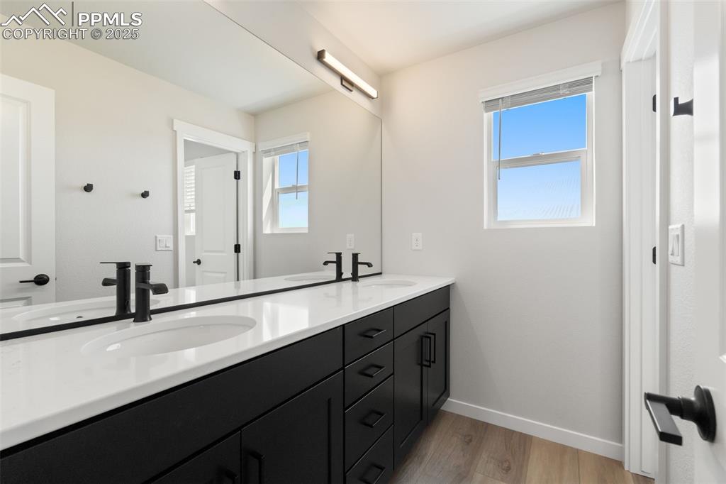 Image 41 of 50: Bathroom