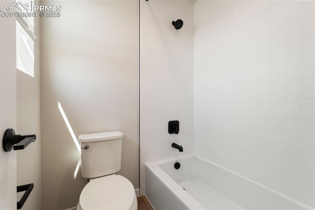 Image 42 of 50: Bathroom