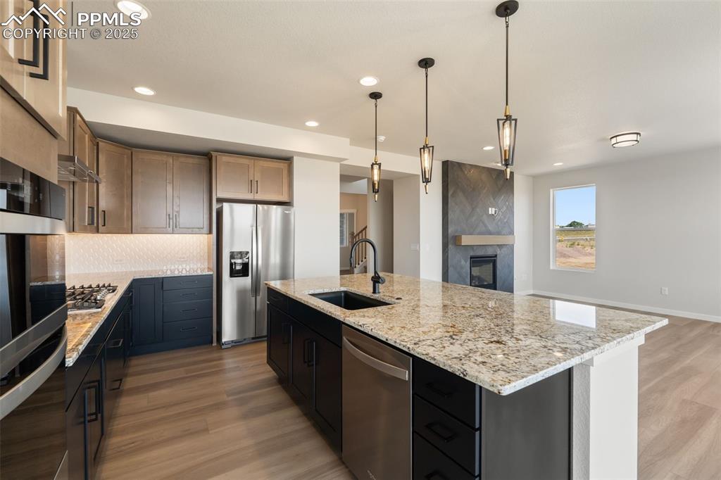 Image 9 of 50: Kitchen