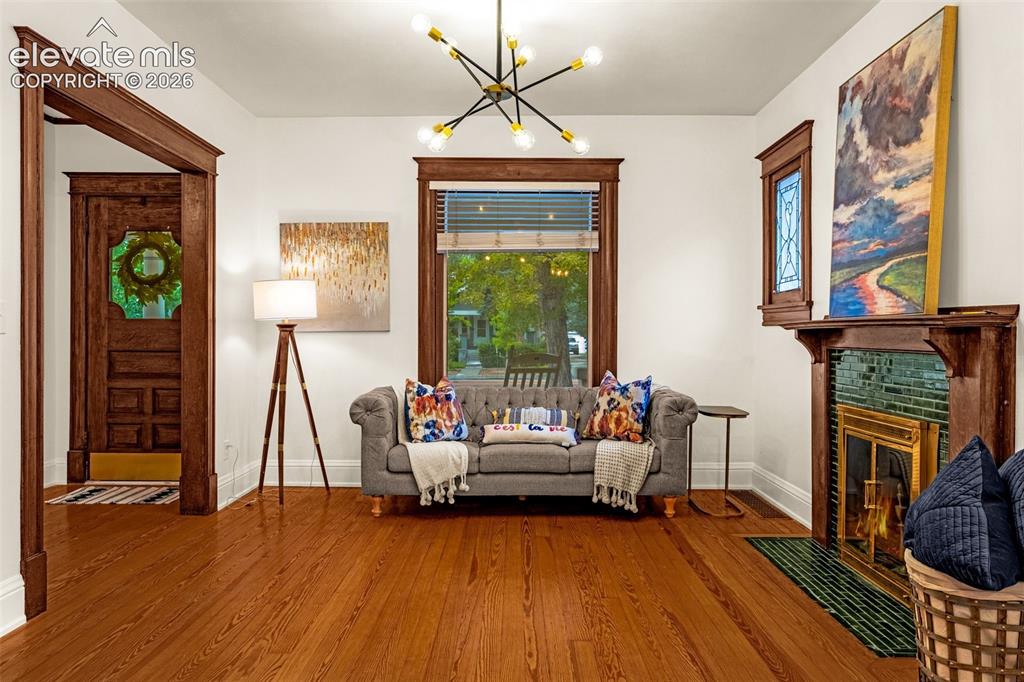 Image 10 of 49: Living Room