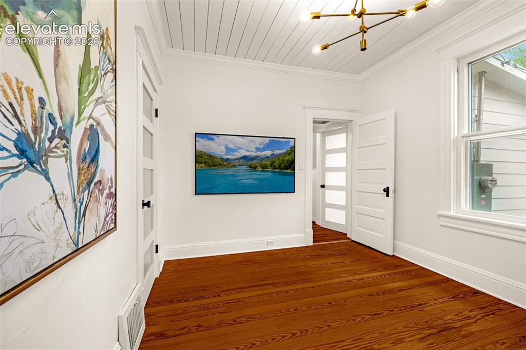 Image 35 of 49: Main level bedroom #3