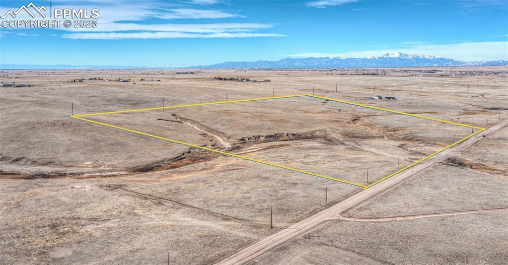 Image 4 of 13: Property Lines are approximate and not a survey.