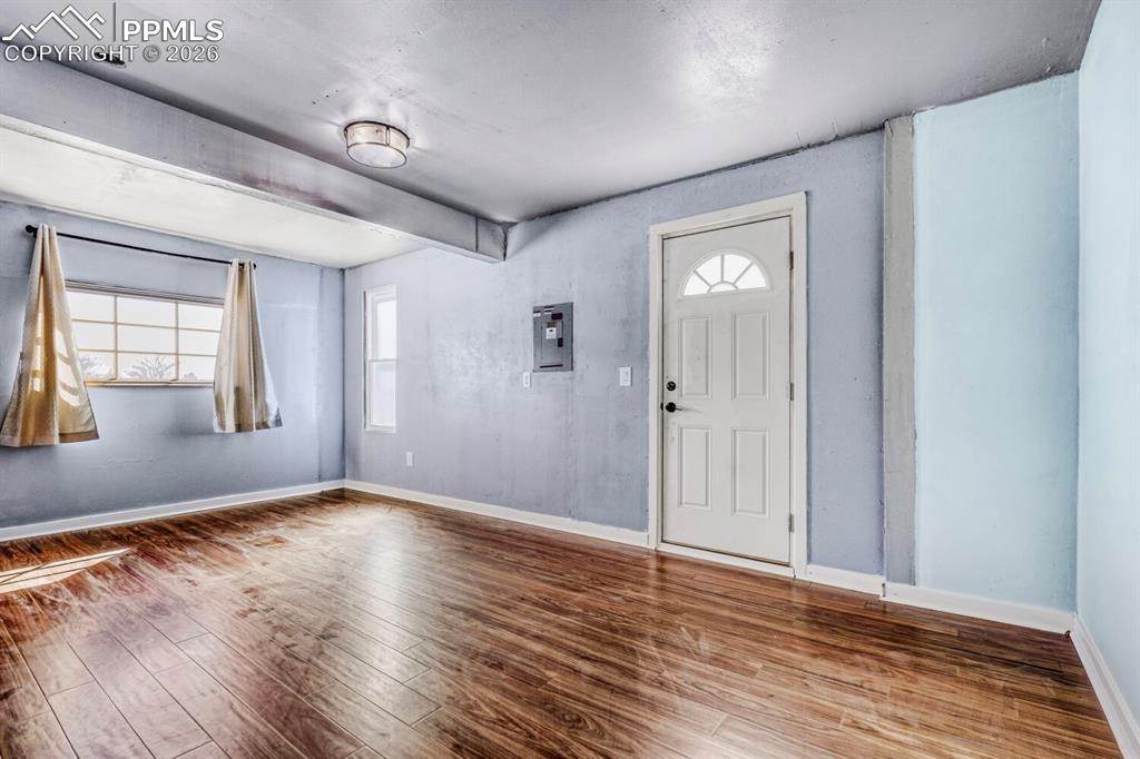 Image 11 of 41: Entry