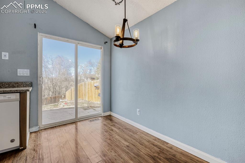 Image 18 of 41: Dining Area