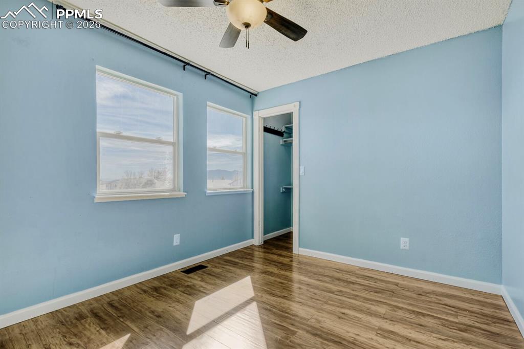 Image 28 of 41: Bedroom