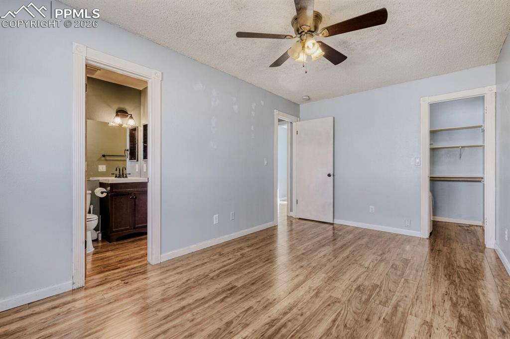 Image 33 of 41: Bedroom