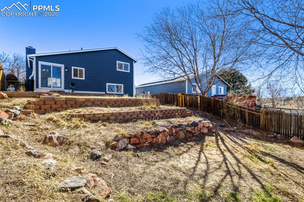 Image 40 of 41: Back of Structure