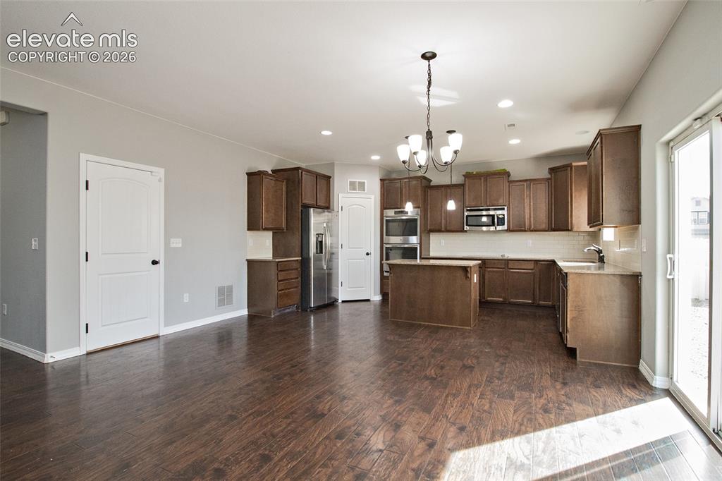 Image 10 of 39: Kitchen