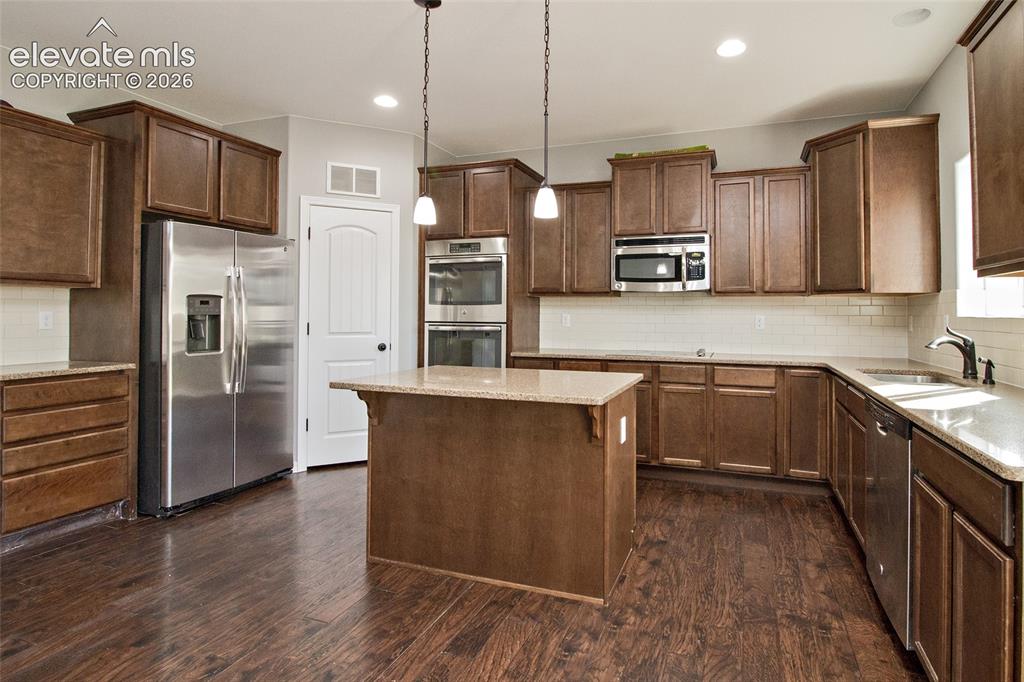 Image 11 of 39: Kitchen