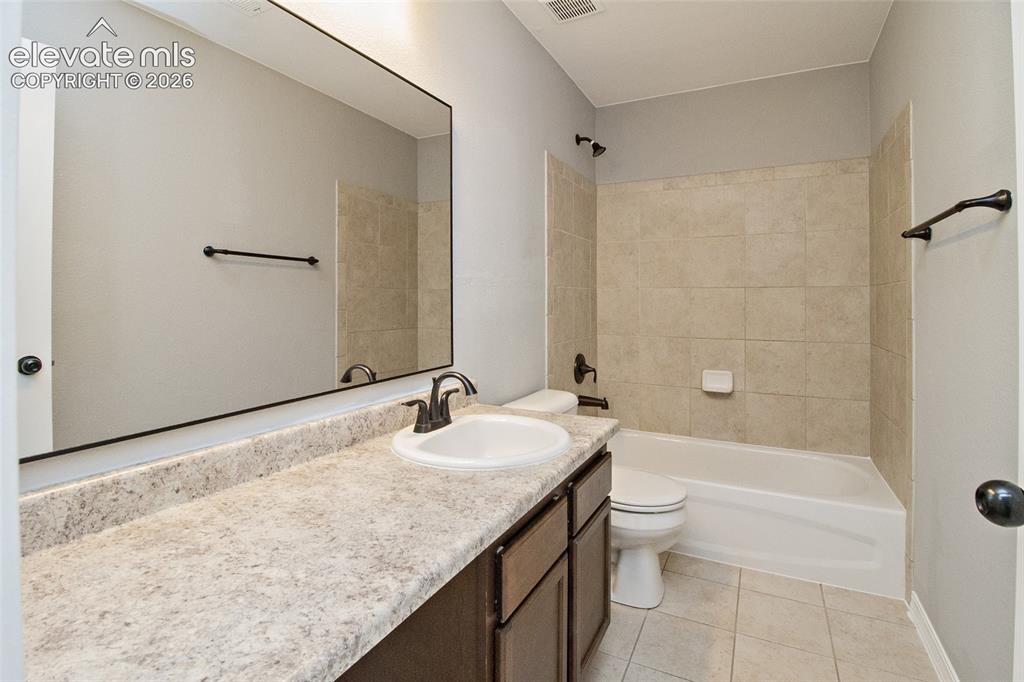 Image 30 of 39: Bathroom
