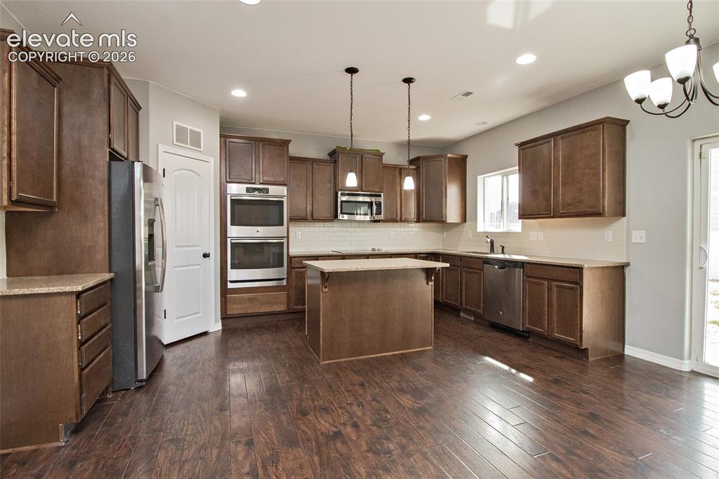 Image 8 of 39: Kitchen