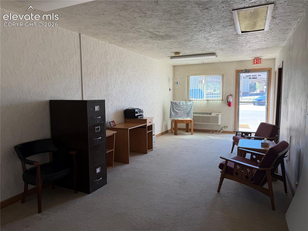 Image 19 of 50: Unused office space