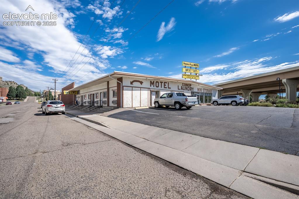 Image 2 of 50: This multi purpose building has a full sized laundromat, 6 motel rooms, apa