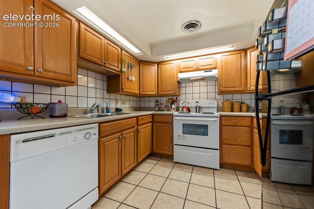 Image 29 of 50: Apartment Kitchen