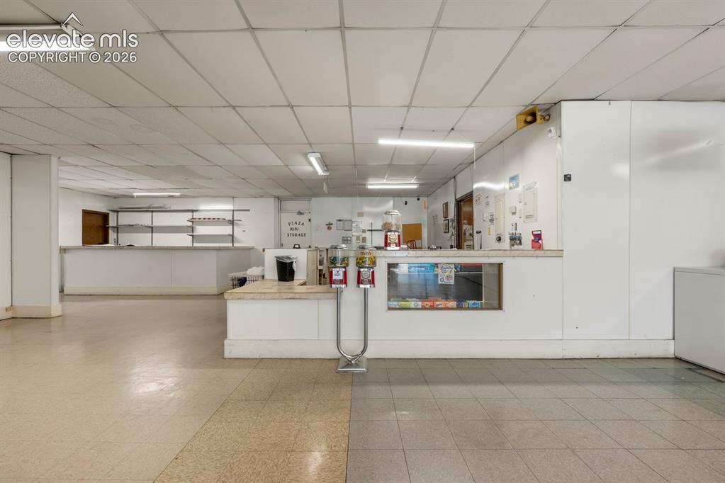 Image 7 of 50: Counter space/Office
