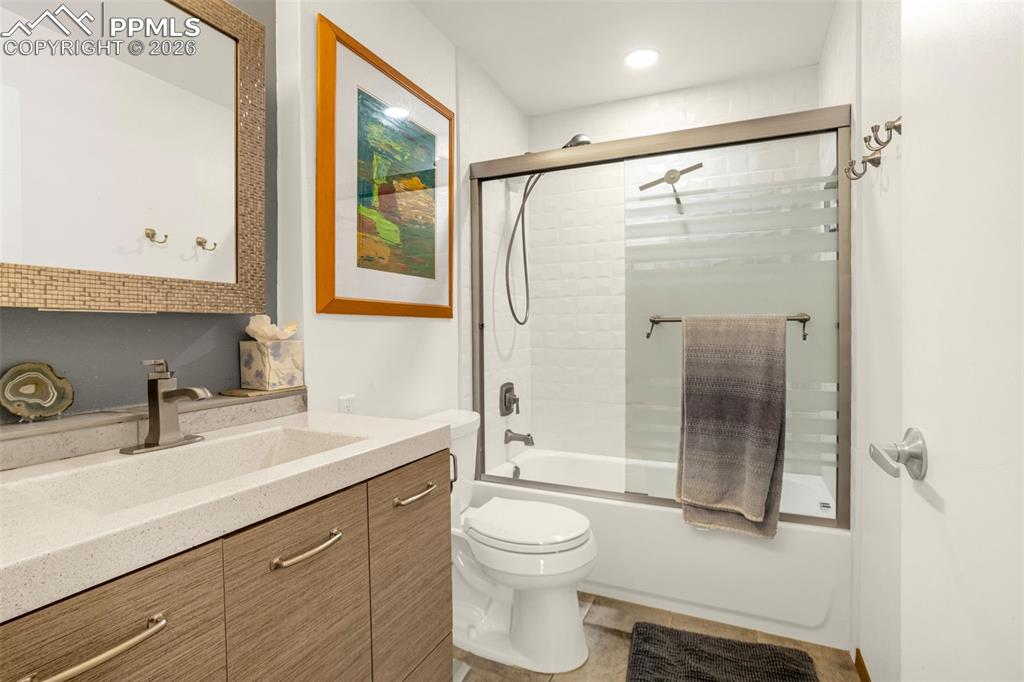 Image 11 of 22: Bathroom