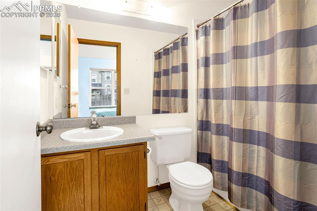 Image 14 of 22: Bathroom