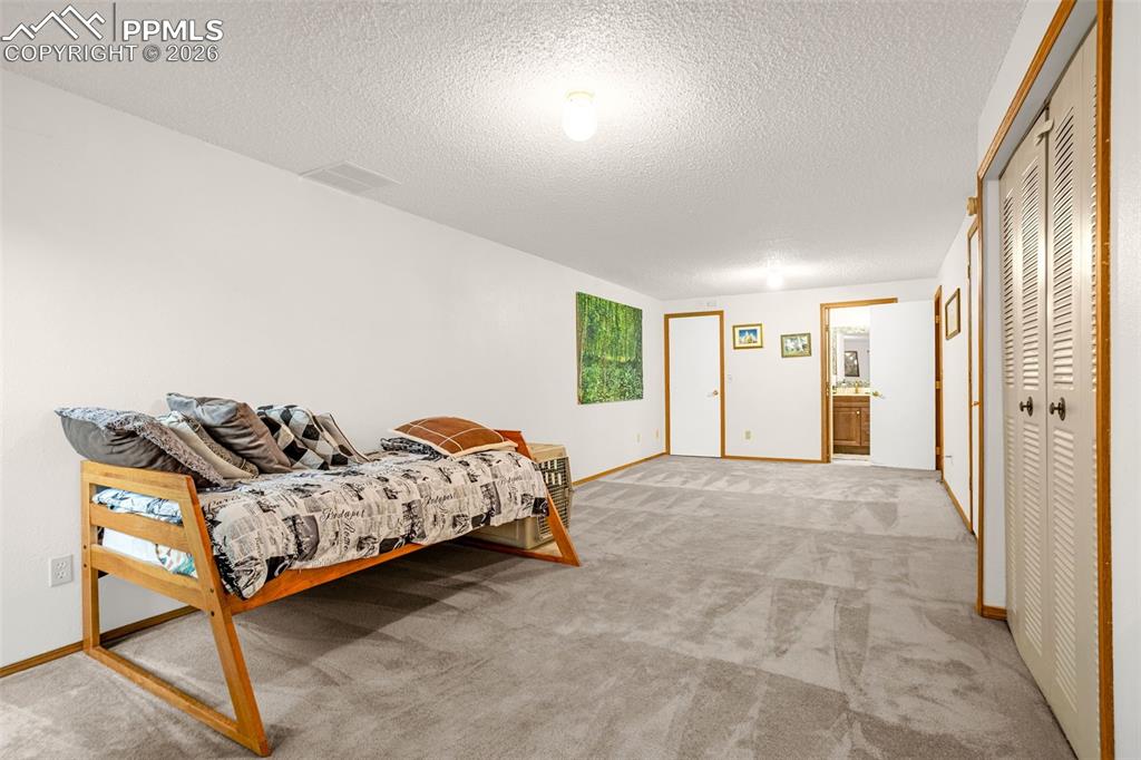 Image 17 of 22: Bedroom