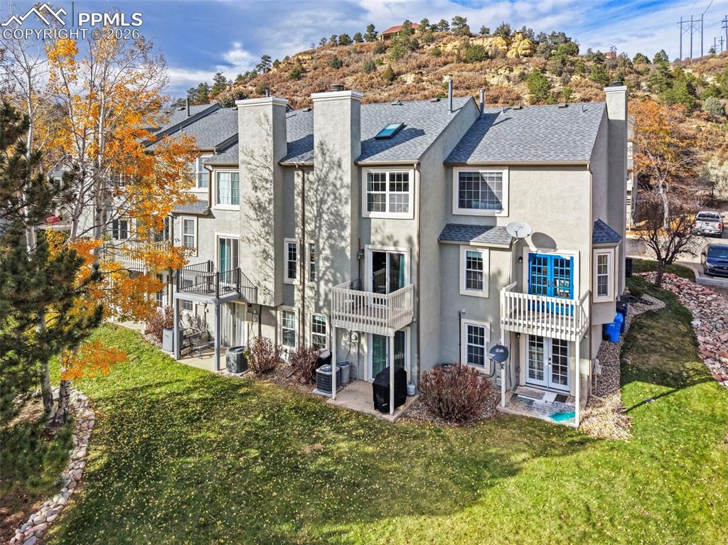 Image 20 of 22: Back of Structure