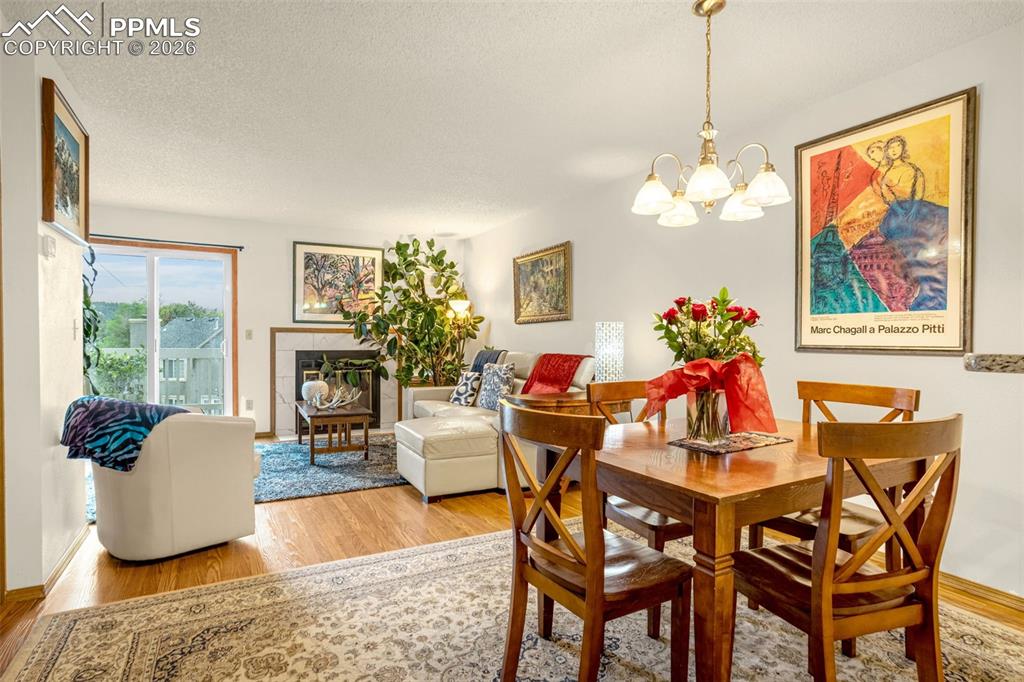 Image 7 of 22: Dining Area