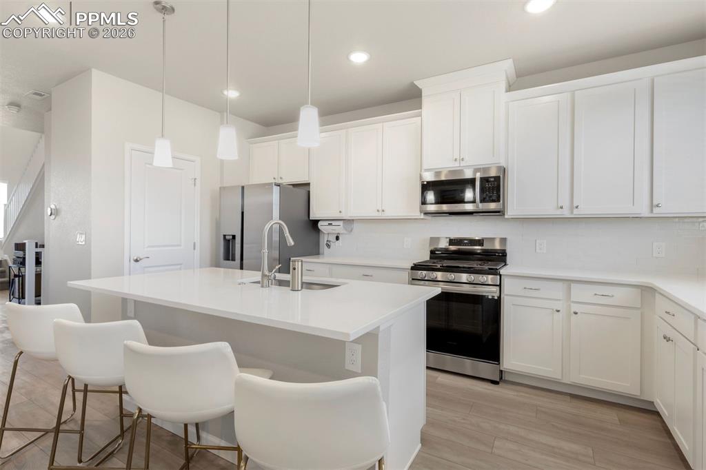 Image 11 of 24: Kitchen