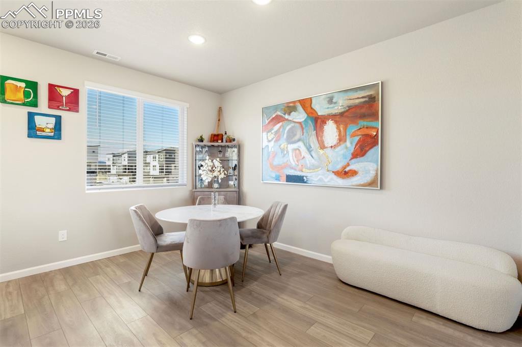 Image 12 of 24: Dining Area