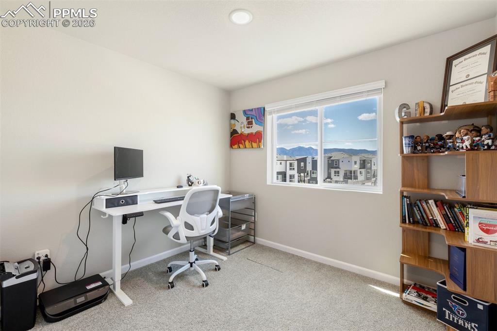 Image 19 of 24: Bedroom