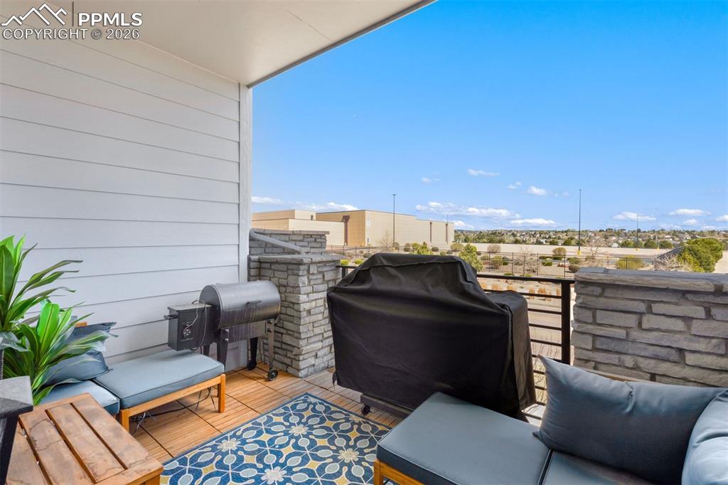 Image 4 of 24: Patio