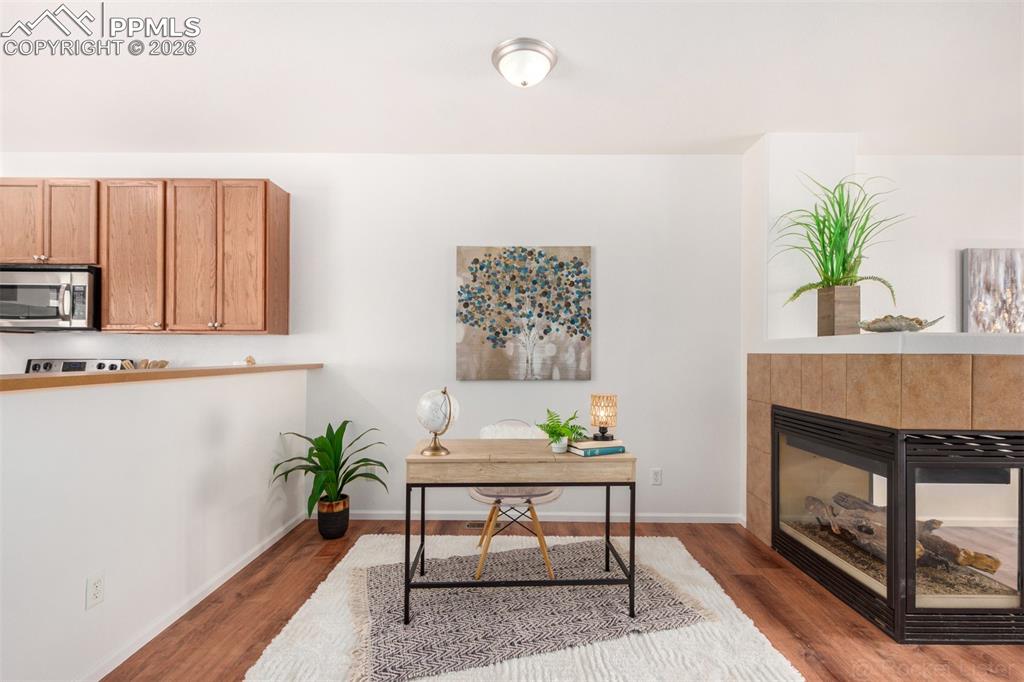 Image 6 of 33: Foyer area from the living room