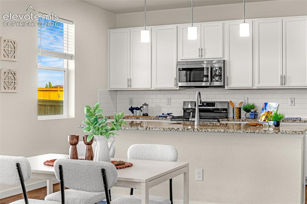 Image 15 of 45: Kitchen