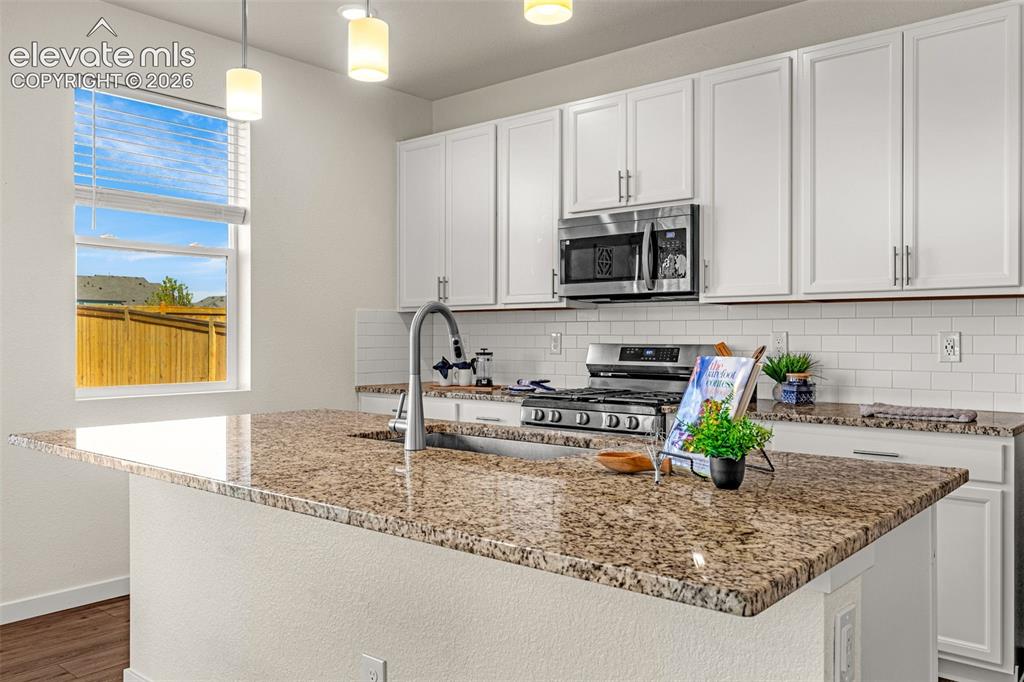 Image 8 of 45: Kitchen