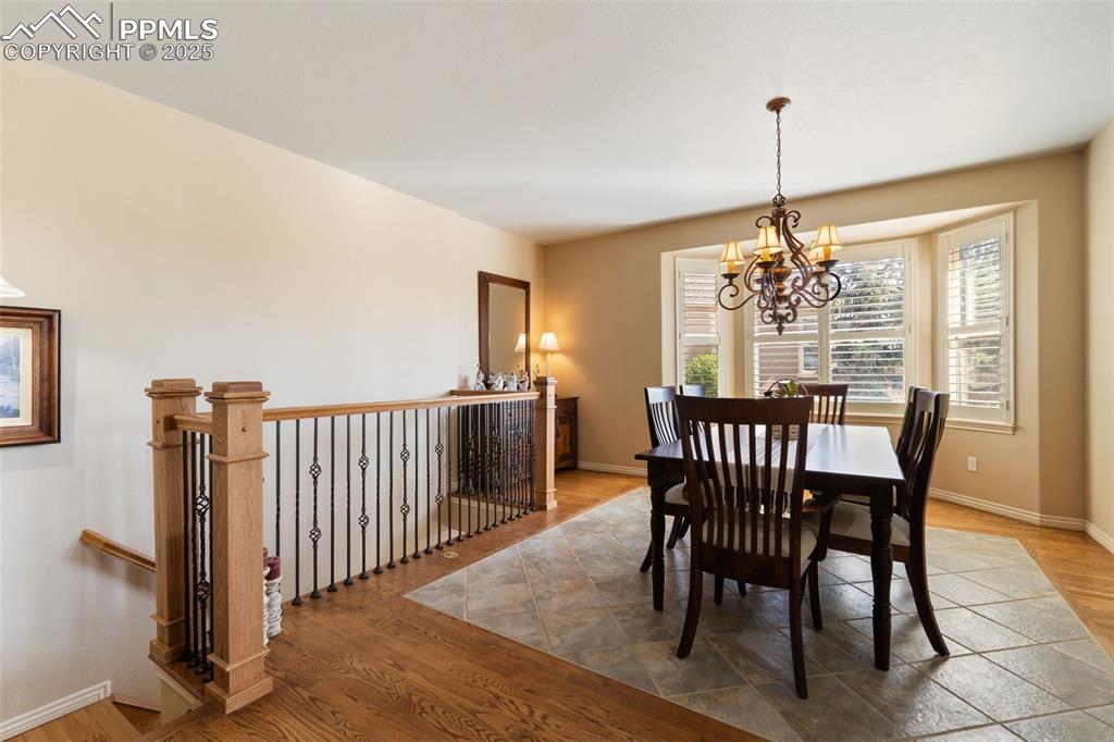 Image 15 of 45: Dining Area