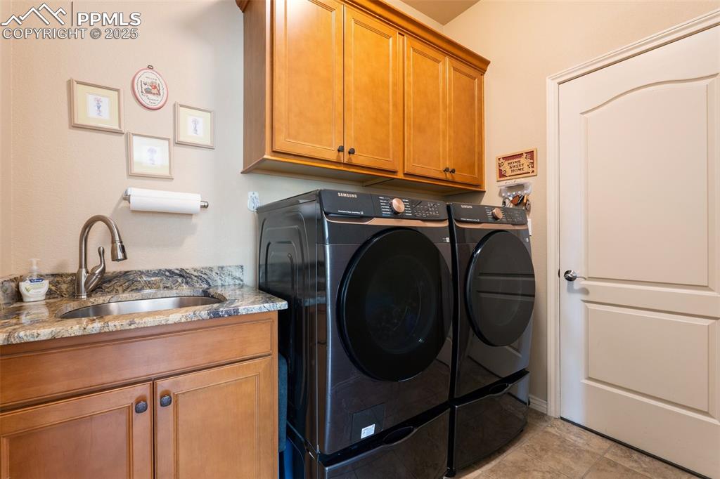 Image 19 of 45: Laundry
